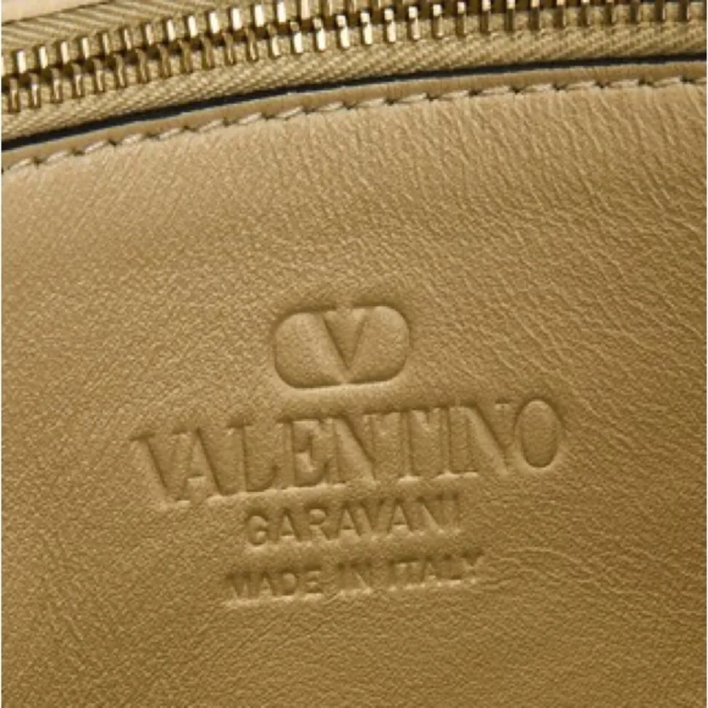 VALENTINO GARAVANI
Rockstud Spike Shoulder Bag - Picture 4 of 9